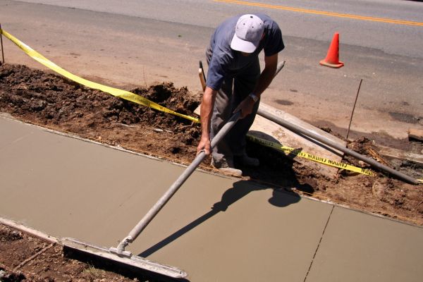 Sidewalk Cementing in San Marcos